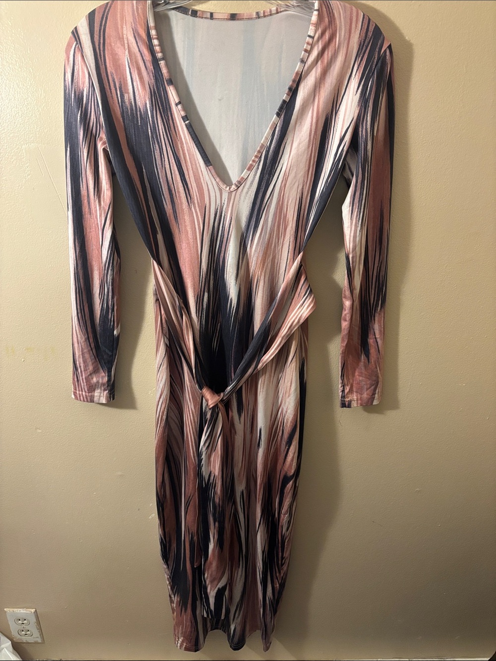 Long Sleeve V-Neck Tie-Waist Midi Dress in Blush Multi